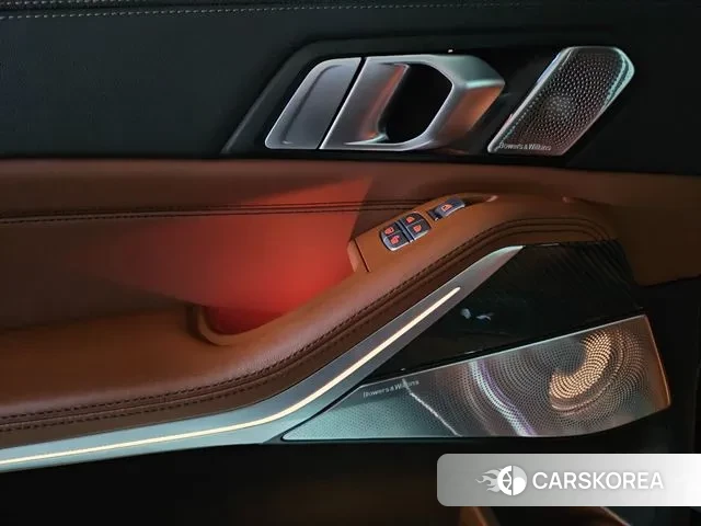 BMW X7 (G07) 2025 Черный из Кореи, фото 2