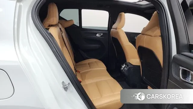 Volvo XC40 2021 Белый из Кореи, фото 2