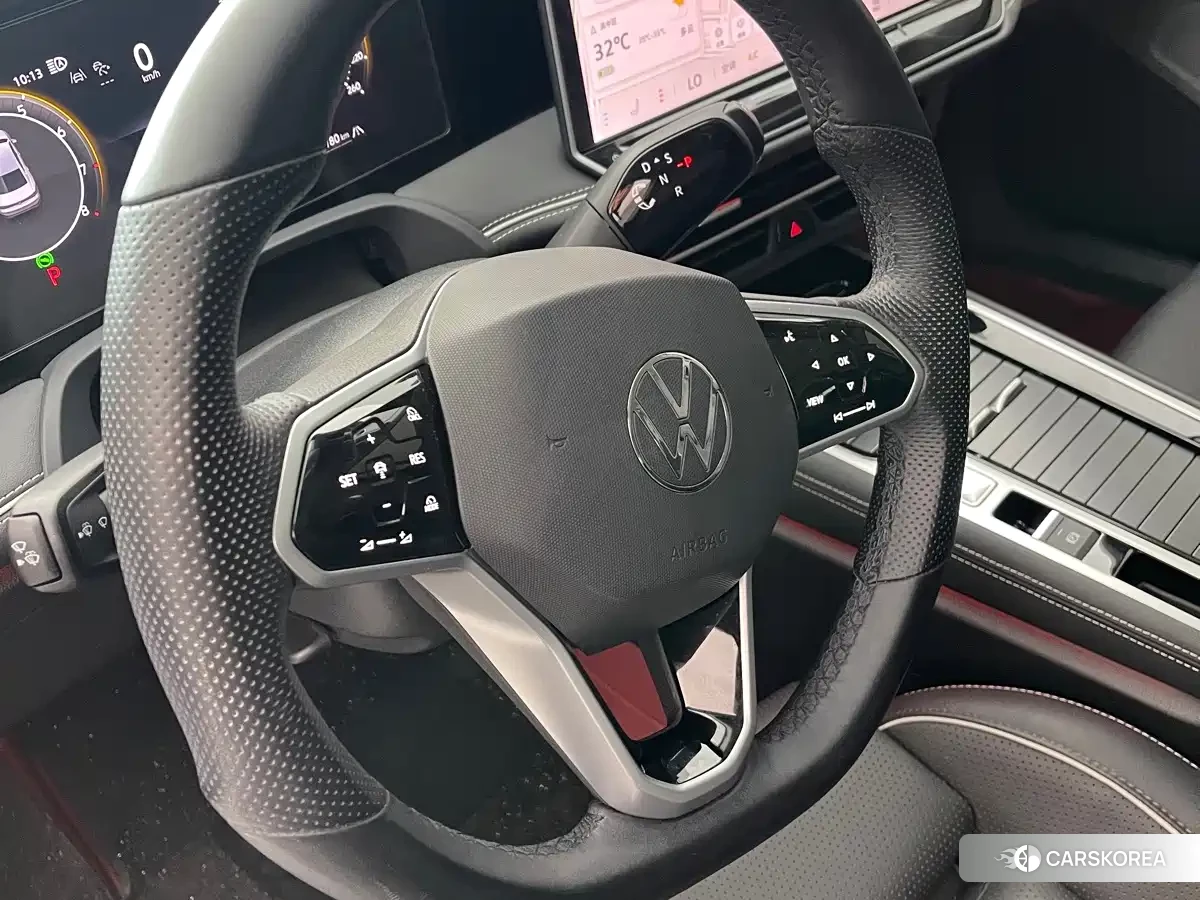 Volkswagen Magotan 2025 Черный из Китая, фото 2