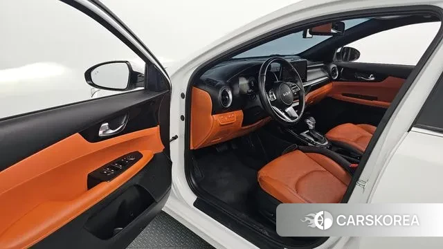 Kia The New K3 2nd generation 2021 Белый из Кореи, фото 2