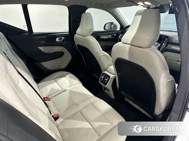 Volvo XC40 2025 Белый из Кореи, фото 2