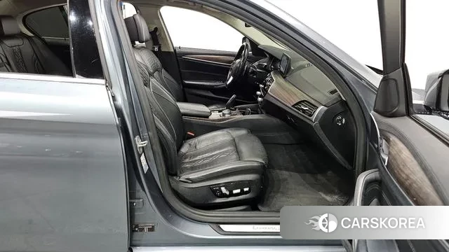 BMW 5 Series (G30) 2018 Серый из Кореи, фото 2