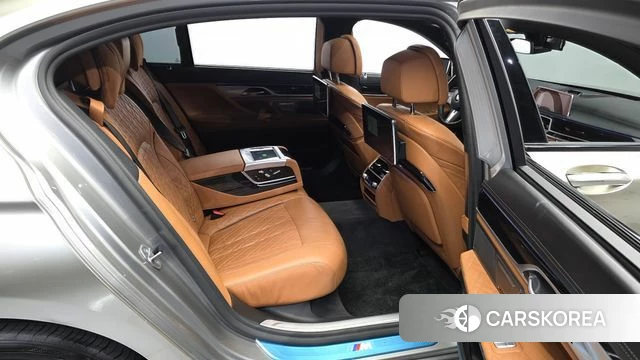 BMW 7 Series (G11) 2019 Песочный из Кореи, фото 2