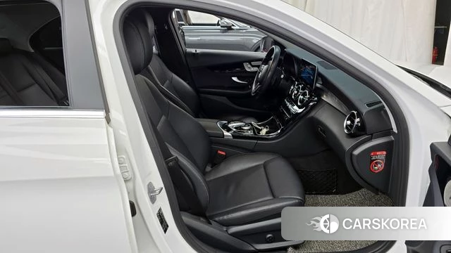 Mercedes-Benz C-Class W205 2019 Белый из Кореи, фото 2