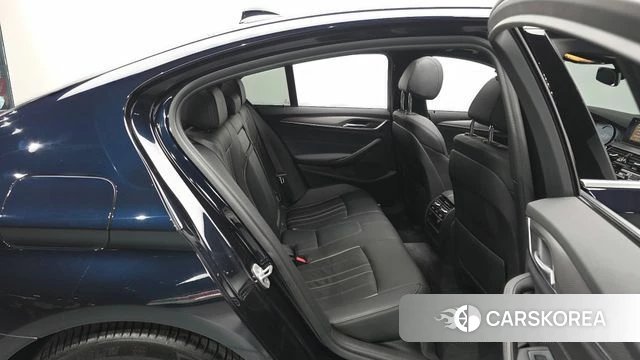 BMW 5 Series (G30) 2018 Черный из Кореи, фото 2