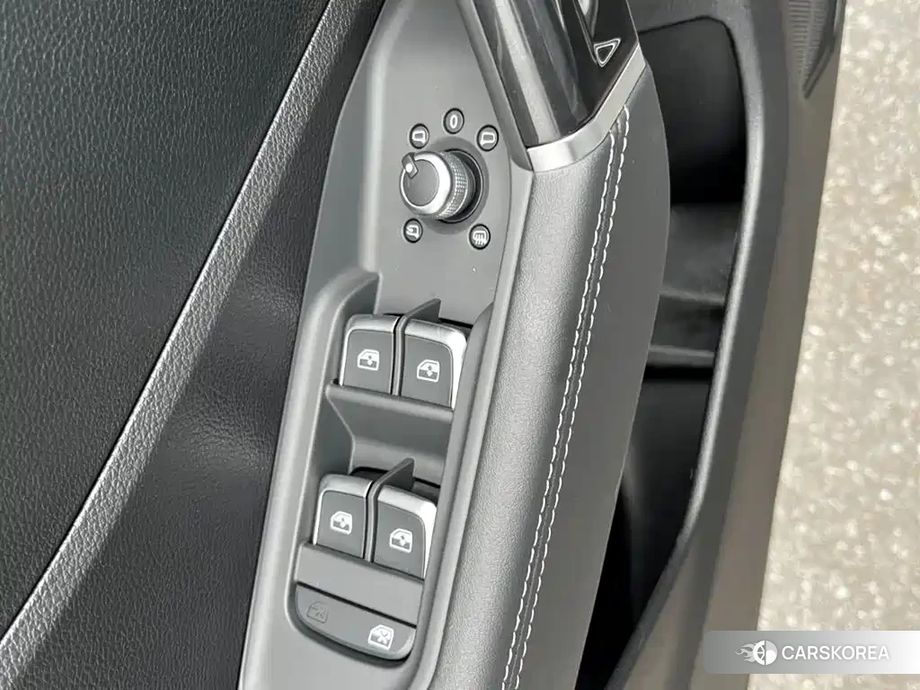 Audi Q2L 2024 Silver/gray из Китая, фото 2