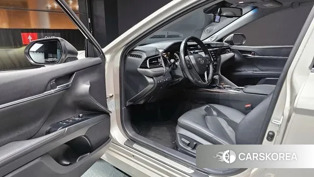 Toyota Camry (XV70) 2019 Жемчужный цвет из Кореи, фото 2