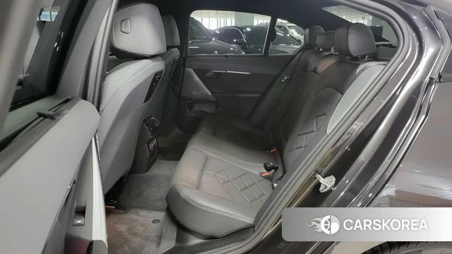 BMW 5 Series (G60) 2024 Серый из Кореи, фото 2