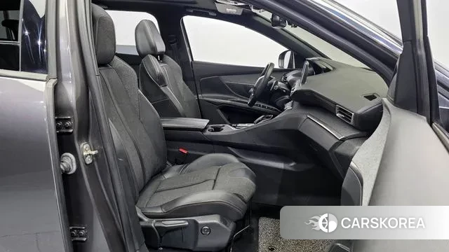 Peugeot 5008 second generation 2019 Серый из Кореи, фото 2