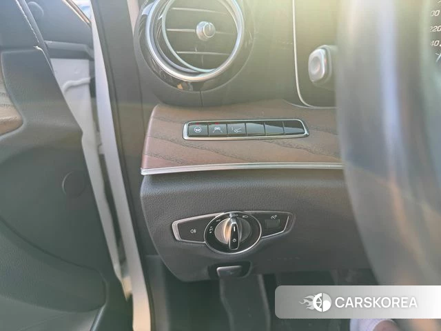 Mercedes-Benz E-Class W213 2020 Белый из Кореи, фото 2