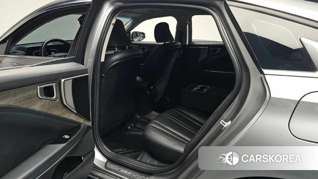 Kia K8 2023 Серебристо-серый из Кореи, фото 2