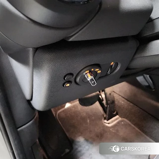 Mini Cooper 2024 Белый из Кореи, фото 2