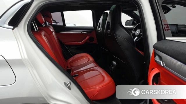 BMW X2 (F39) 2022 Белый из Кореи, фото 2