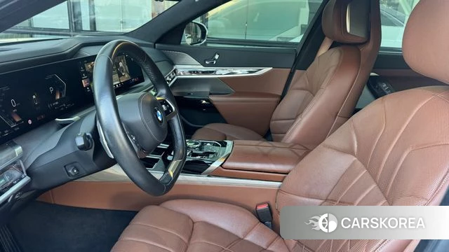 BMW 7 Series (G70) 2023 Белый из Кореи, фото 2