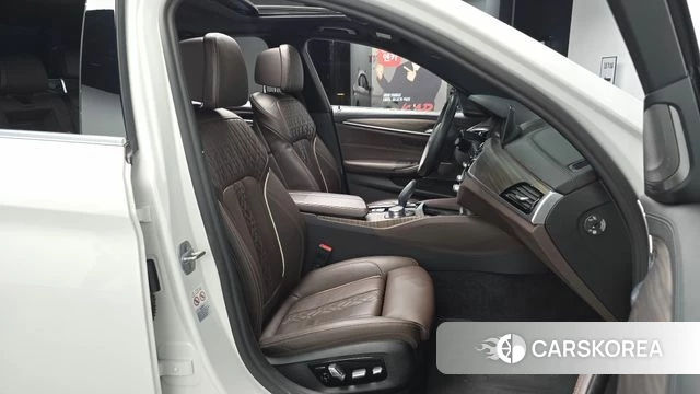 BMW 5 Series (G30) 2020 Белый из Кореи, фото 2