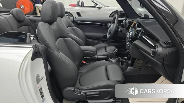 Mini Cooper Convertible 2024 Белый из Кореи, фото 2