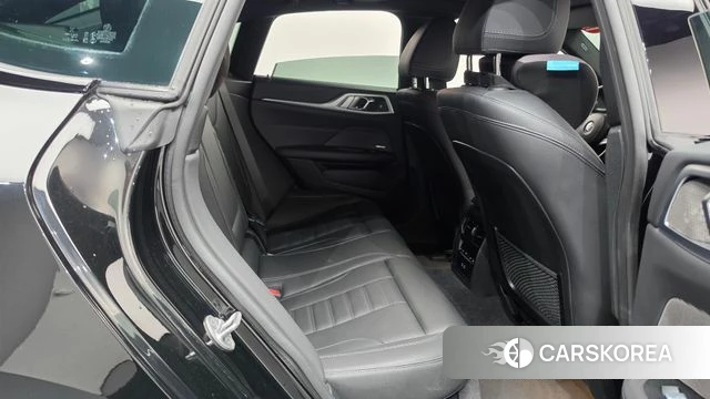 BMW i4 2023 Черный из Кореи, фото 2