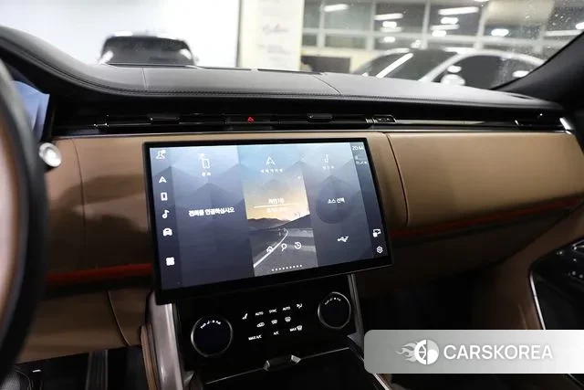 Land Rover Range Rover 5th Generation 2023 Золотой из Кореи, фото 2