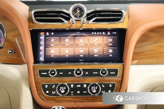 Bentley Bentayga 2022 Белый из Кореи, фото 2