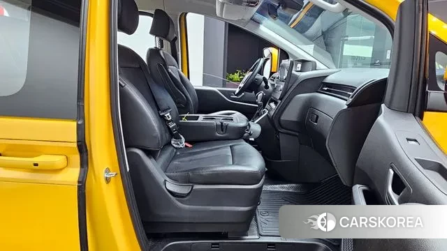 Hyundai Staria 2022 Желтый из Кореи, фото 2