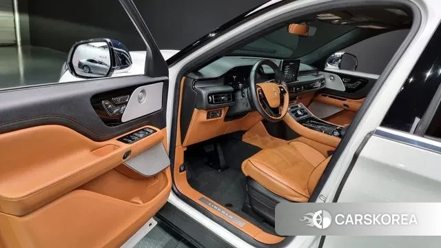 Lincoln Aviator 2nd generation 2022 Белый из Кореи, фото 2