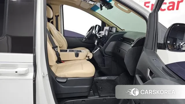 Hyundai Staria 2023 Белый из Кореи, фото 2