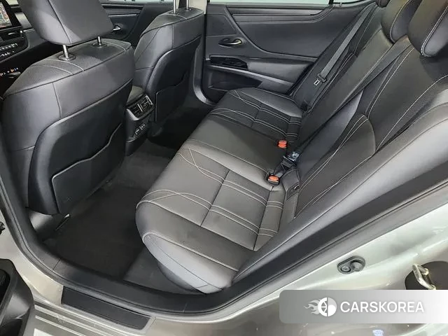 Lexus ES300h 7th generation 2022 Песочный из Кореи, фото 2