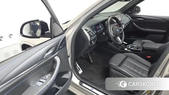 BMW iX3 2023 Серебристо-серый из Кореи, фото 2