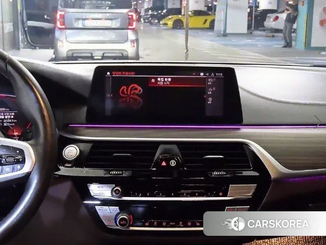 BMW 5 Series (G30) 2020 Белый из Кореи, фото 2
