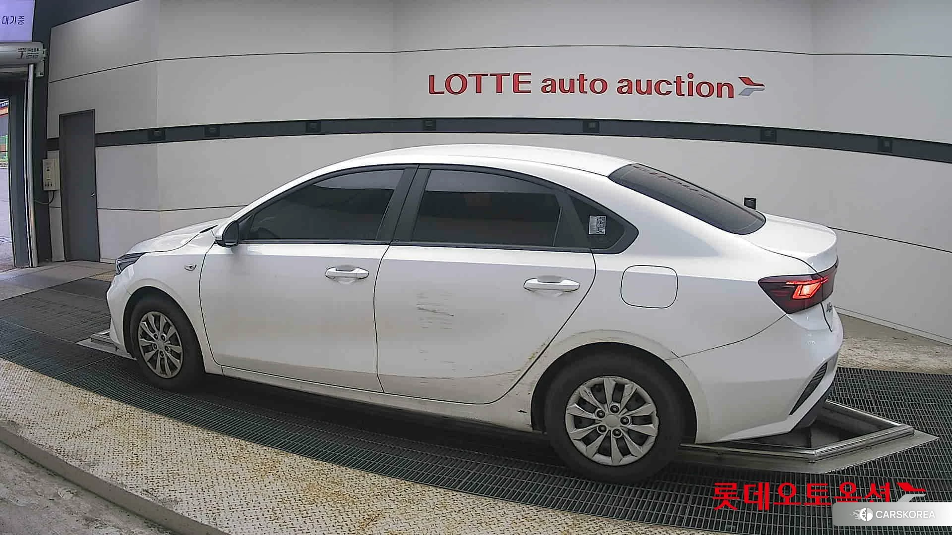 Kia K3 2022 Snow White Pearl из Кореи, фото 2