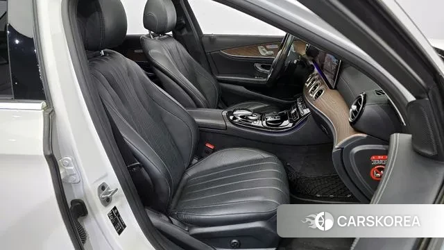 Mercedes-Benz E-Class W213 2018 Белый из Кореи, фото 2
