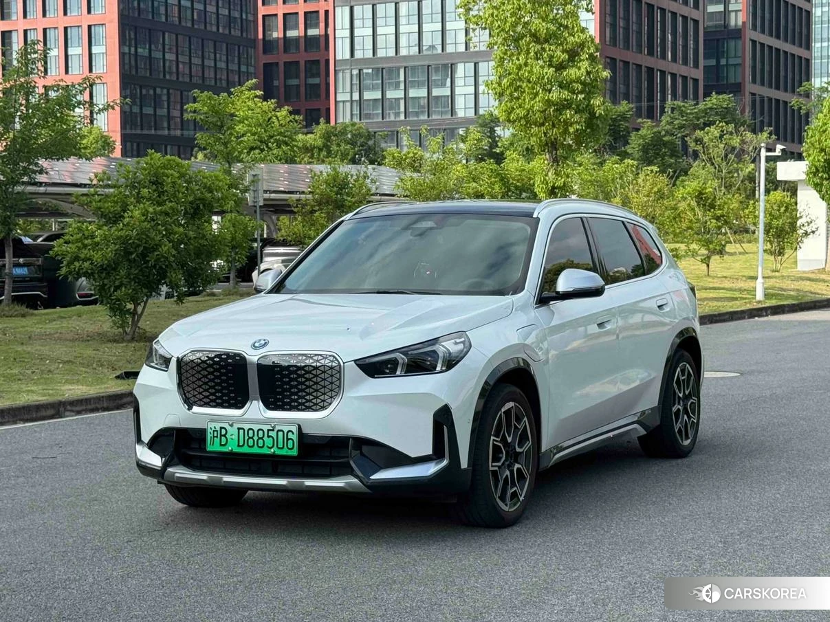 BMW iX1 2023 Белый из Китая, фото 2