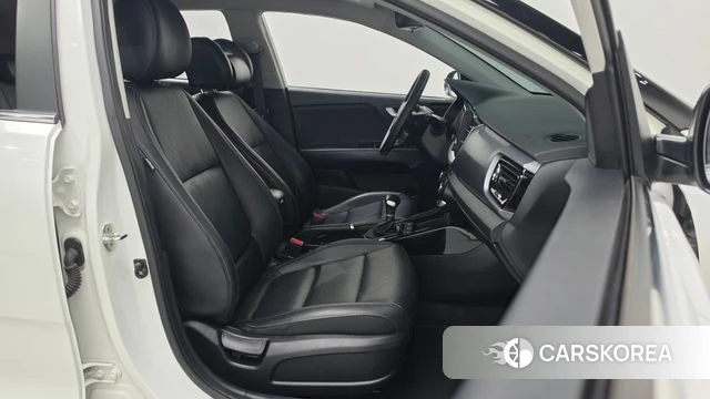 Kia Stonic 2018 Белый из Кореи, фото 2