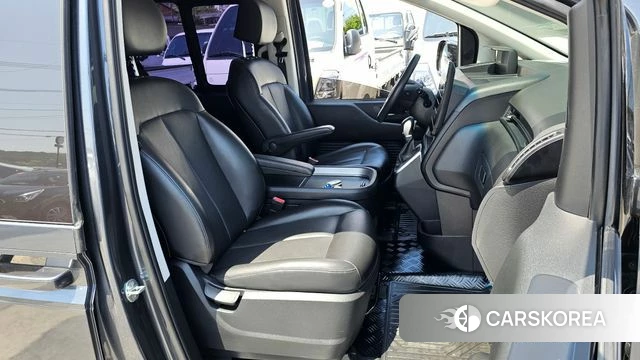 Hyundai Staria 2023 Серый из Кореи, фото 2