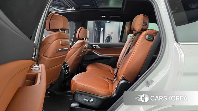BMW X7 (G07) 2025 Белый из Кореи, фото 2