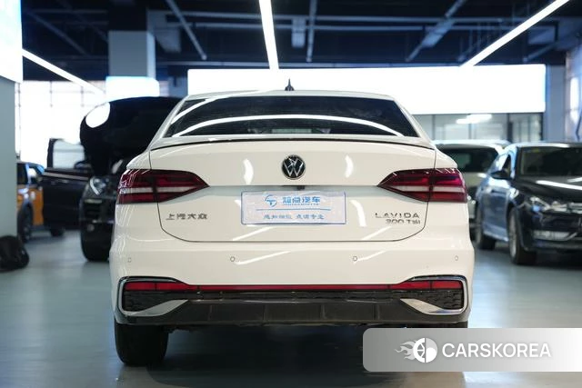 Volkswagen Lavida 2023 Белый из Китая, фото 2