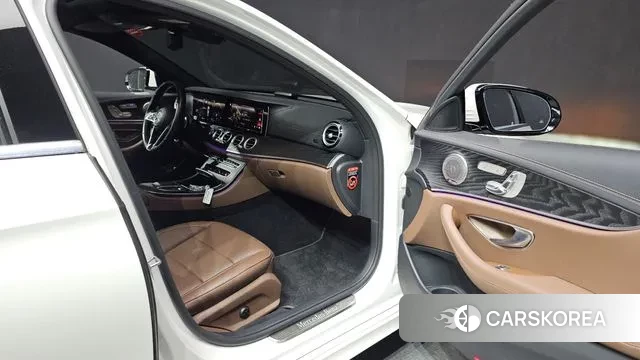 Mercedes-Benz E-Class W213 2022 Белый из Кореи, фото 2