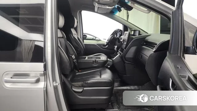 Hyundai Staria 2022 Серебряный из Кореи, фото 2