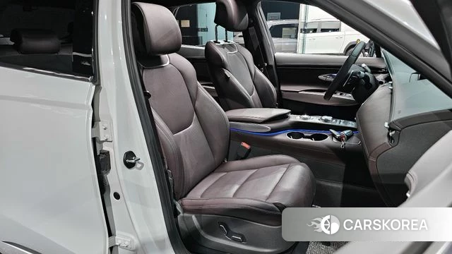 Genesis GV70 2022 Белый из Кореи, фото 2