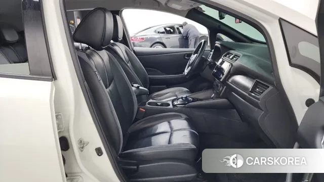 Nissan Leaf (ZE1) 2019 Белый из Кореи, фото 2