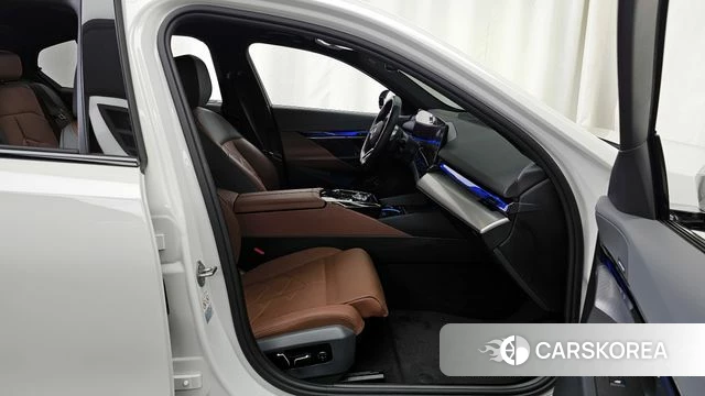 BMW 5 Series (G60) 2024 Белый из Кореи, фото 2