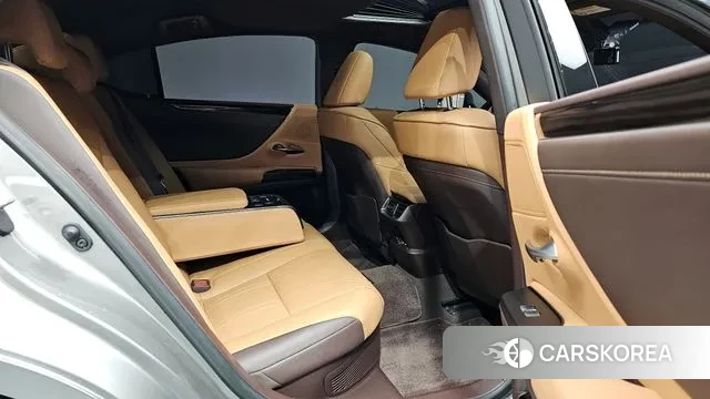 Lexus ES300h 7th generation 2021 Серый из Кореи, фото 2