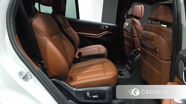 BMW X7 (G07) 2023 Белый из Кореи, фото 2