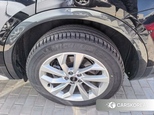 Audi Q5L 2023 Черный из Китая, фото 2