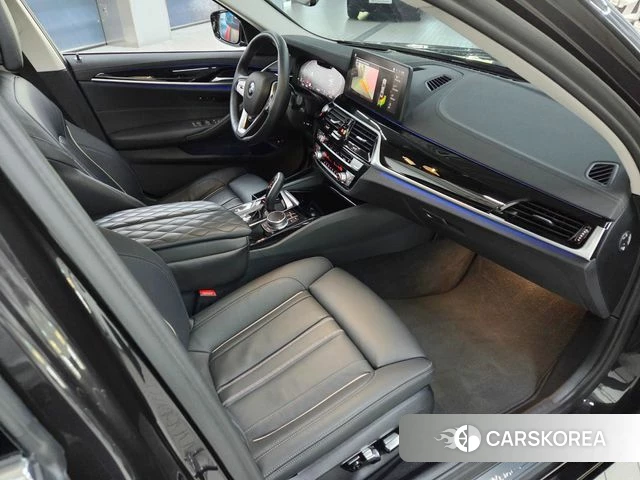 BMW 5 Series (G30) 2022 Серый из Кореи, фото 2
