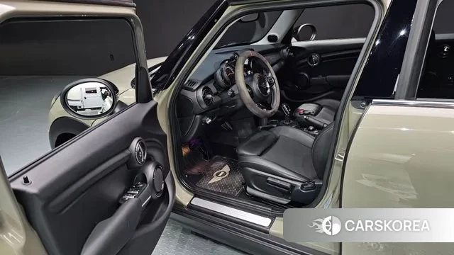 Mini Cooper D 2019 Светло-зеленый из Кореи, фото 2