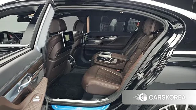 BMW 7 Series (G11) 2020 Черный из Кореи, фото 2