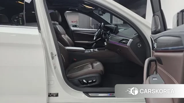 BMW 5 Series (G30) 2022 Белый из Кореи, фото 2