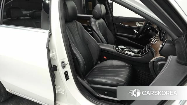 Mercedes-Benz E-Class W213 2019 Белый из Кореи, фото 2