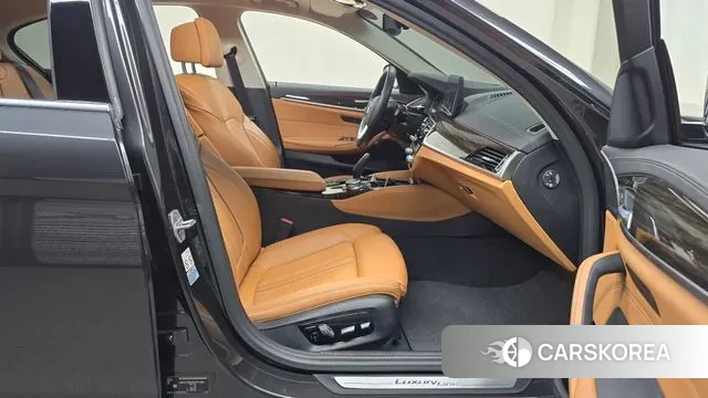 BMW 5 Series (G30) 2020 Серый из Кореи, фото 2